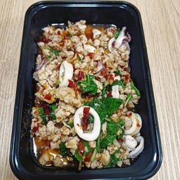 กะเพราหมูสับ + หมึก กับข้าว