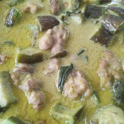 ข้าวกล่องแกงเขียวหวานมะเขือเปาะ+ไก่+ไข่ดาว