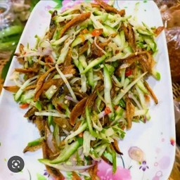 ยำปลาจิ้งจั่งย่างมะม่วงใส่ปลาร้า