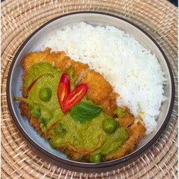 ข้าวไก่กรอบแกงเขียวหวาน