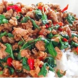 ข้าวกระเพราขี้เมา ไก่ย่างแซ่บ ข้าวกระเพราขี้เมา