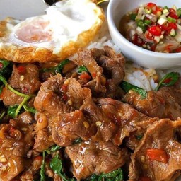 ข้าวกระเพราหมูตุ๋น