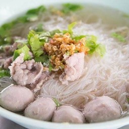 ก๋วยเตี๋ยวน้ำใส ลูกชิ้นเนื้อสด