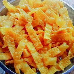 เกี๊ยว หั่นเแผ่นทอดกรอบ