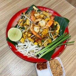 ผัดไทยกุ้งสด pad thai with shrimp