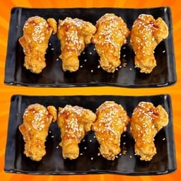 ปีกบนไก่ทอดราดซอสกระเทียม 8 ชิ้น