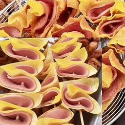 โบโรน่าหมูห่อเกี๊ยวทอด