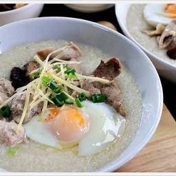 โจ๊กหมูล้วน