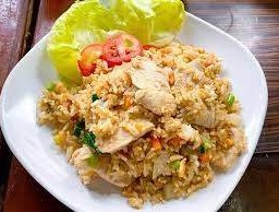 ข้าวผัดไข่ไก่ชิ้น