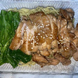 ข้าวไก่ทอดซอสหวาน