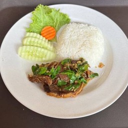 ข้าวกะเพราเนื้อตุ๋น