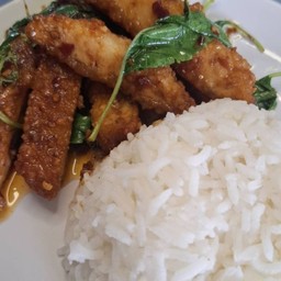 ผัดกะเพราไก่ทอด