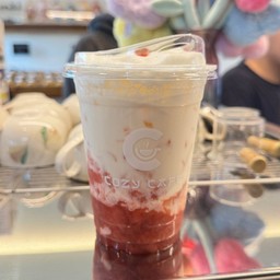 นมสดสตอเบอรี่ เย็น