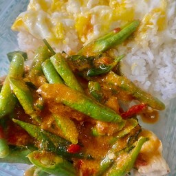 ข้าวราดผัดพริกแกง นัวๆเลยจ้า
