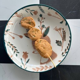 ร้านลูกชิ้นทอดลุงหนวด อยู่แถวสี่แยกหมู่บ้านหนองเต่าคำหมู่2 ข้างร้านคำบาลการค้า