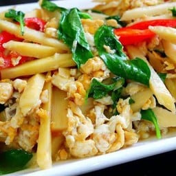 ข้าวหน่อไม้ผัดไข่ใบโหระพา(มังสวิรัติ)