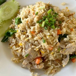 ข้าวผัดไข่หมูชิ้น
