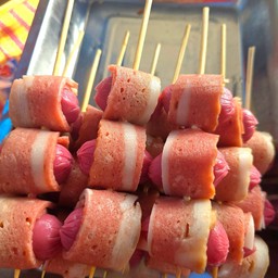 เบคอนพันไส้กรอก