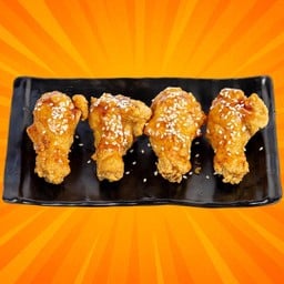 ปีกบนไก่ทอดราดซอสกระเทียม 4 ชิ้น