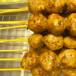 ลูกชิ้นเอ็นเนื้อ 10ไม้ ฟรี1