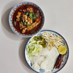 ร้านเจ้เจี๊ยบ ขนมจีนน้ำเงี้ยว (สูตรเจียงฮาย)
