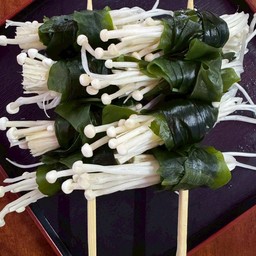 สาหร่ายวากาเมะพันเห็ดเข็ม