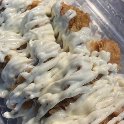 ข้าวไก่ป๊อบซอสซาวครีม