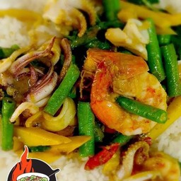ข้าวราดเขียวหวานผัดแห้ง