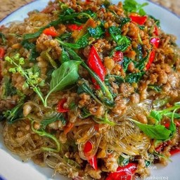 กะเพราวุ้นเส้น ราดข้าวหอมมะลินุ่มนุ่ม