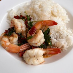 ข้าวกะเพรากุ้ง