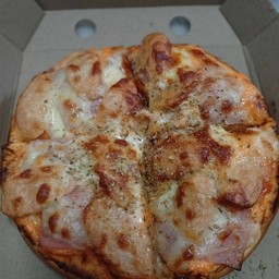 พิซซ่า เบคอนไก่ + ใส้กรอกไก่