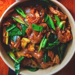 ผัดซีอิ้วทรงเครื่อง