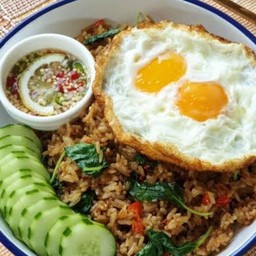 ข้าวคลุกกระเพรา(ไร้เนื้อสัตว์+ไข่ดาว2ใบ