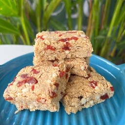 สตรอเบอร์รี่ฟิลด์โอ๊ตบาร์ Strawberry fields flapjack homemade