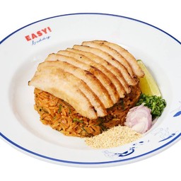 ข้าวผัดแจ่วหมูคั่วและคอหมูย่าง