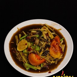 ตำหน่อไม้