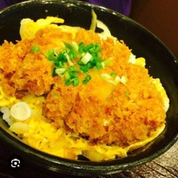 คัตสึด้ง (ข้าวหน้าหมูทอด)