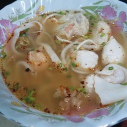 เกาเหลาต้มยำแคระ