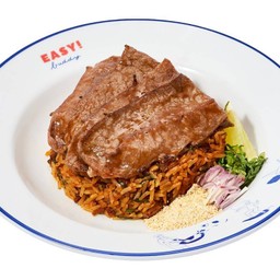 ข้าวผัดแจ่วเนื้อคั่วและเนื้อวากิวมิซูจิ