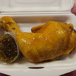 น่องติดสะโพกไก่ต้มน้ำปลาสับชิ้น+น้ำจิ้มซีฟู้ด กล่องละ