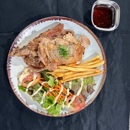 สเต็กหมูย่างน้ำจิ้มแจ่ว + ไก่พริกไทยดำ