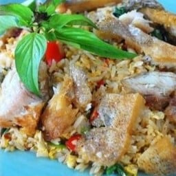 ข้าวผัดปลาสลิดแดดเดียว