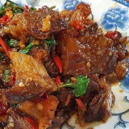 เครื่องในเนื้อเปื่อยผัดกะเพรา กับข้าว