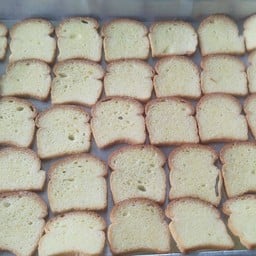 ขนมปังกรอบกระเทียม