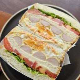 แซนวิชไข่ดาว+ไส้กรอก+ชีส