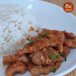 ทอดกระเทียมเนื้อนุ่ม (ราดข้าว)