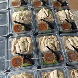 ข้าวมันไก่น้องฟีฟ่า หน้าบ้านพักเรือนจำยโสธร