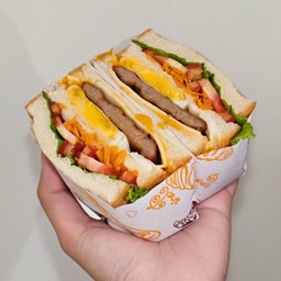 แซนวิชหมูทอดซอสพิซซ่าเทาซัน+ไข่ดาว