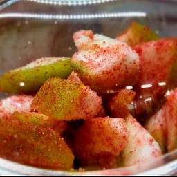 ฝรั่งสดคลุกบ๊วย