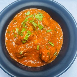 chicken tikka masala with garlic naan